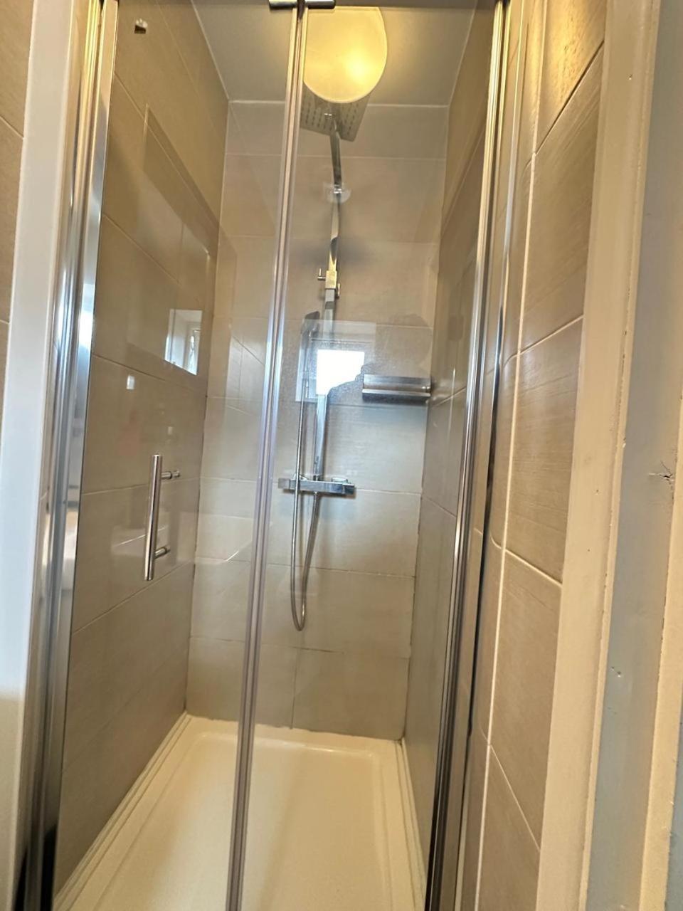 Large 4br With 4en-suite Bath Family House In Canary Wharf * London