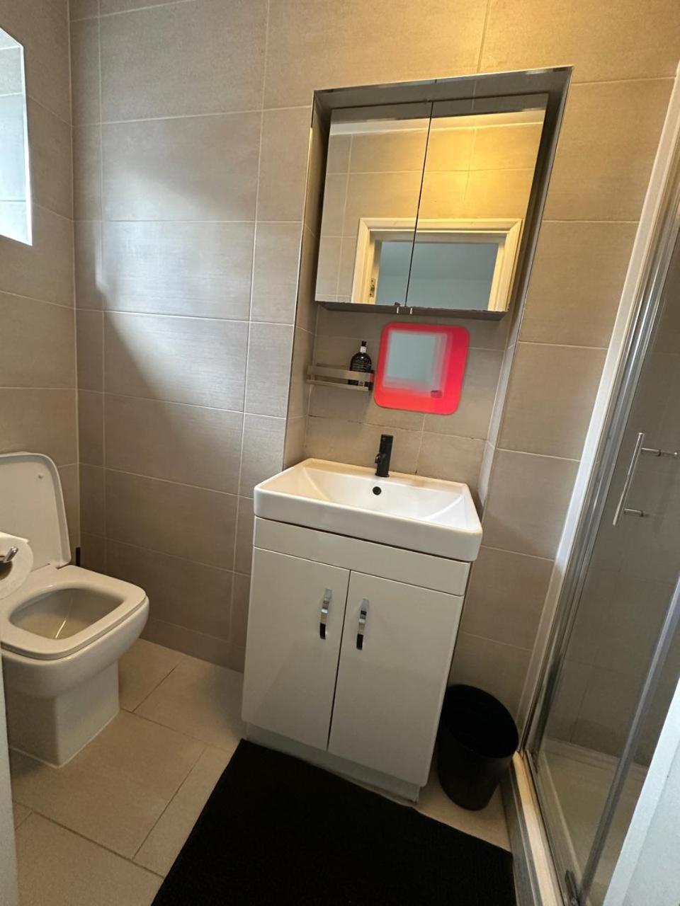 Large 4br With 4en-suite Bath Family House In Canary Wharf Apartment *