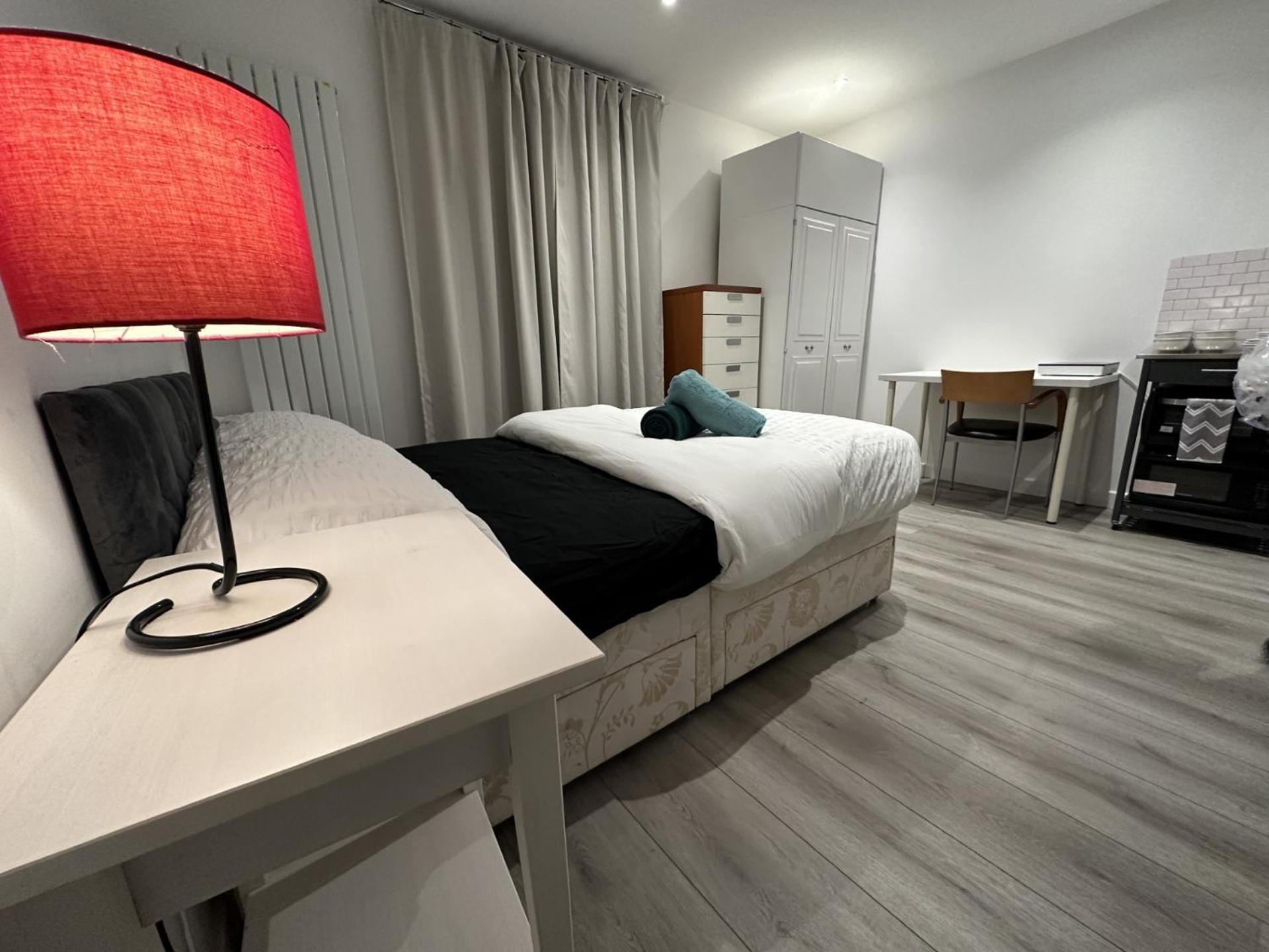 Large 4br With 4en-suite Bath Family House In Canary Wharf London