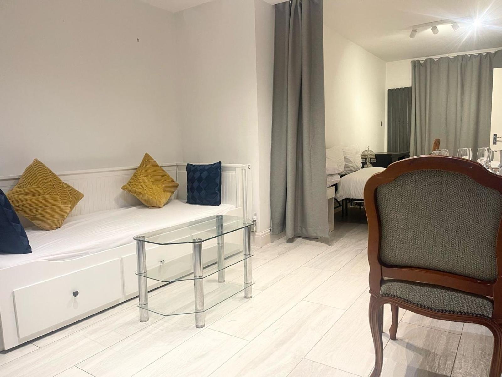 Large 4br With 4en-suite Bath Family House In Canary Wharf