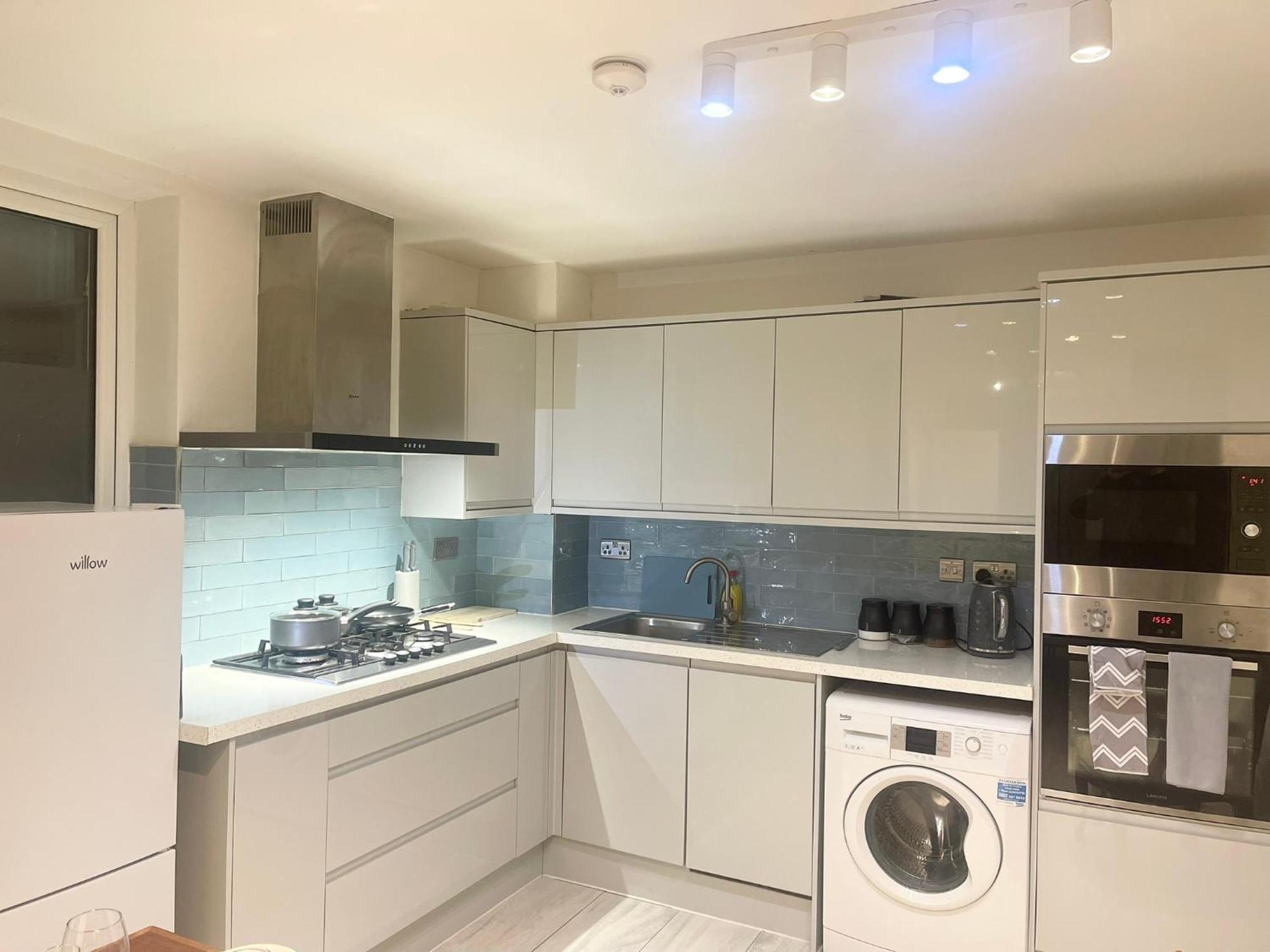 Large 4br With 4en-suite Bath Family House In Canary Wharf Apartment *