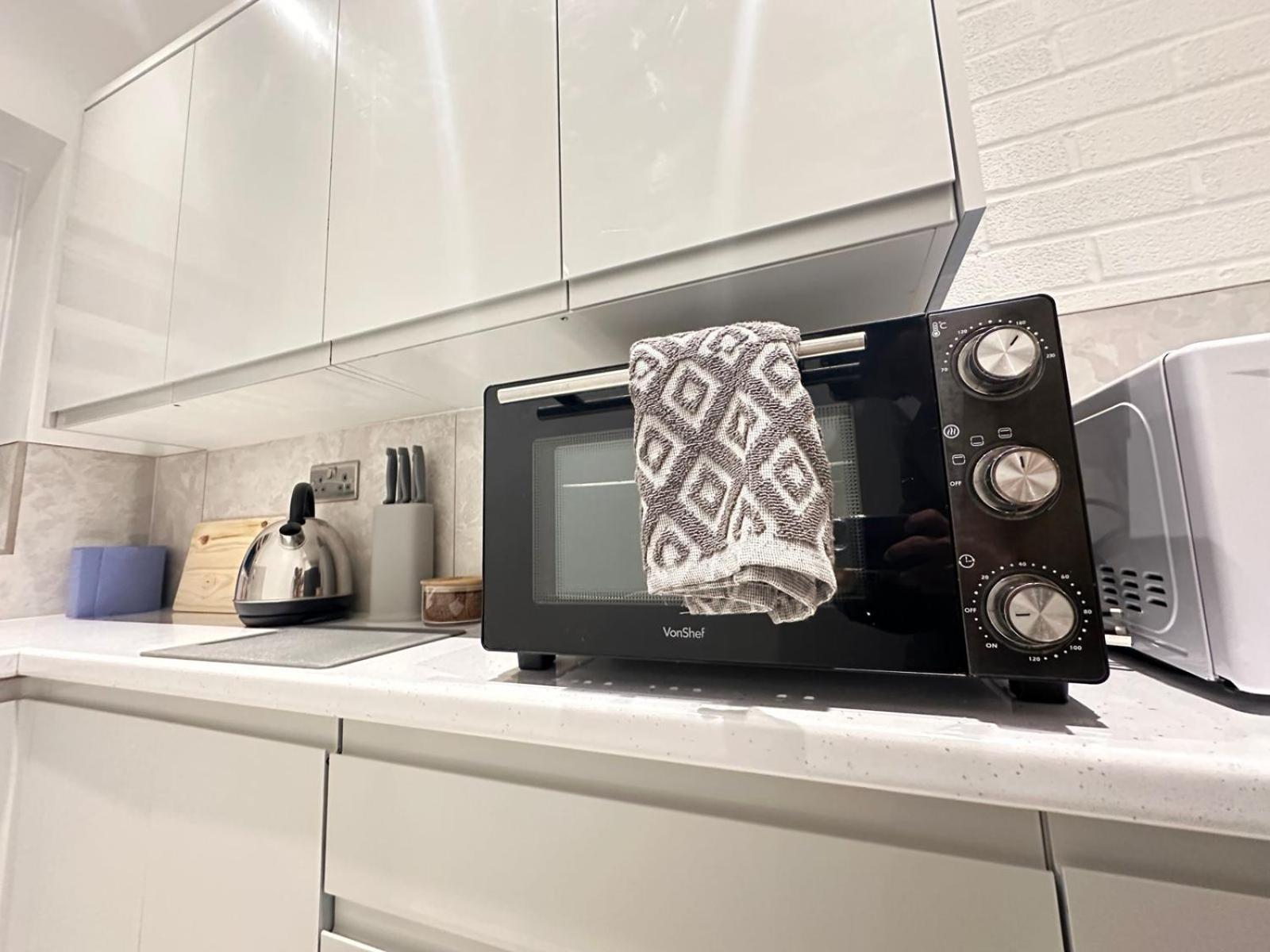 Large 4br With 4en-suite Bath Family House In Canary Wharf *