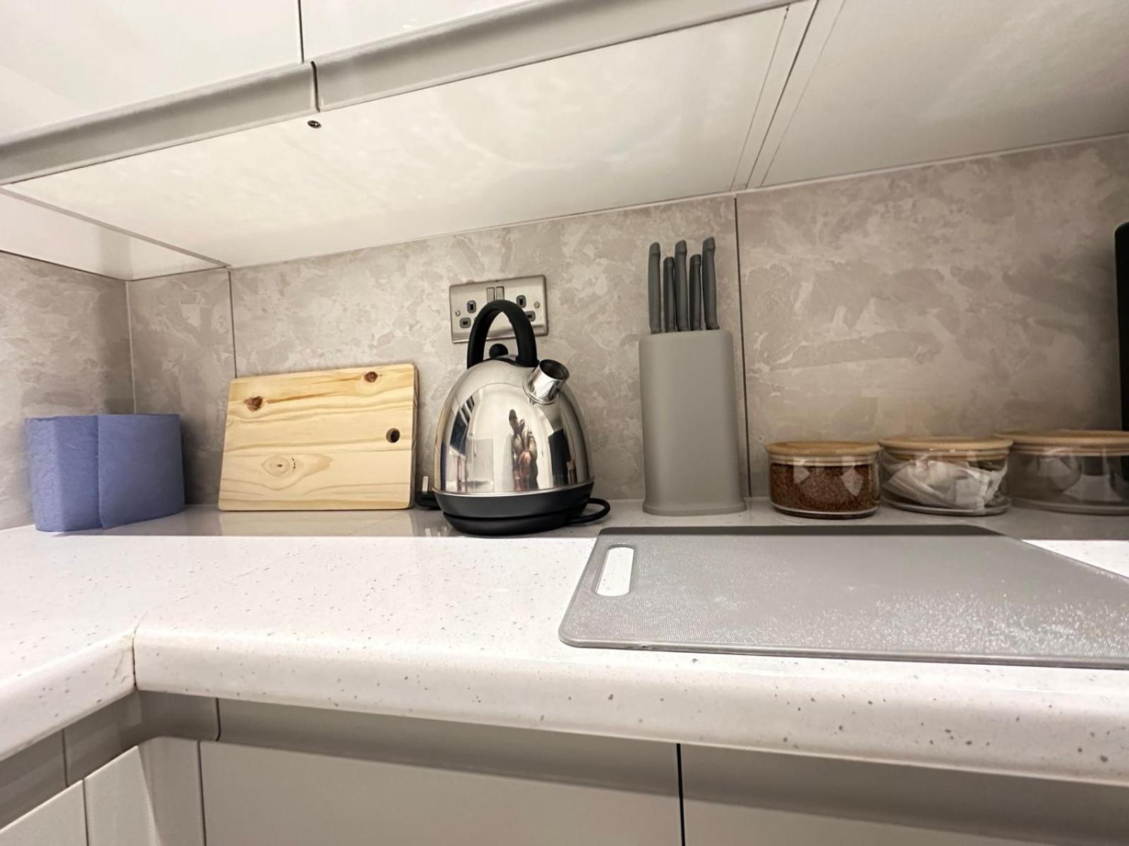 Large 4br With 4en-suite Bath Family House In Canary Wharf Apartment