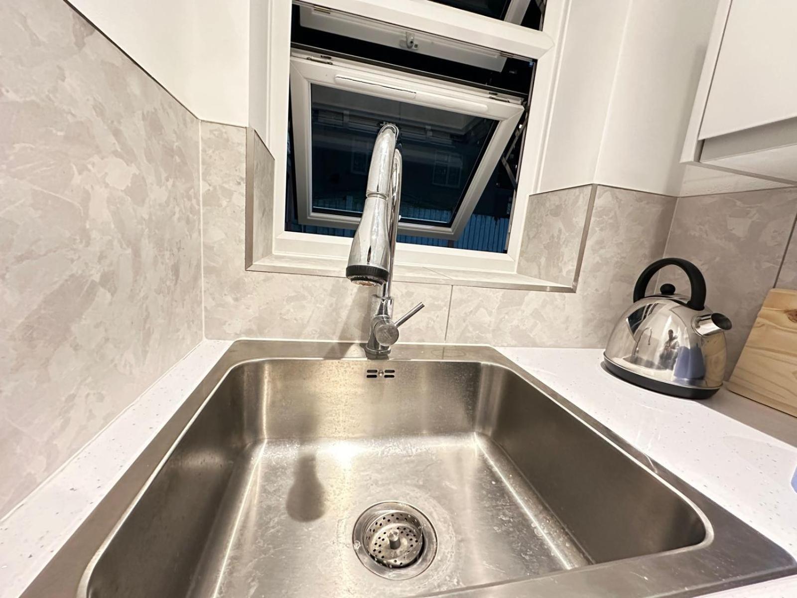 Large 4br With 4en-suite Bath Family House In Canary Wharf Apartment *