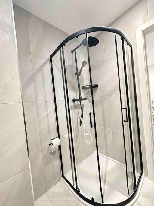 Large 4br With 4en-suite Bath Family House In Canary Wharf Apartment London