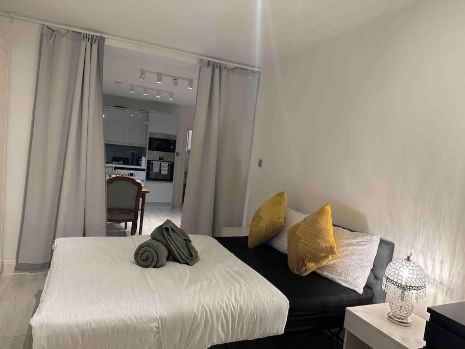 Large 4br With 4en-suite Bath Family House In Canary Wharf *