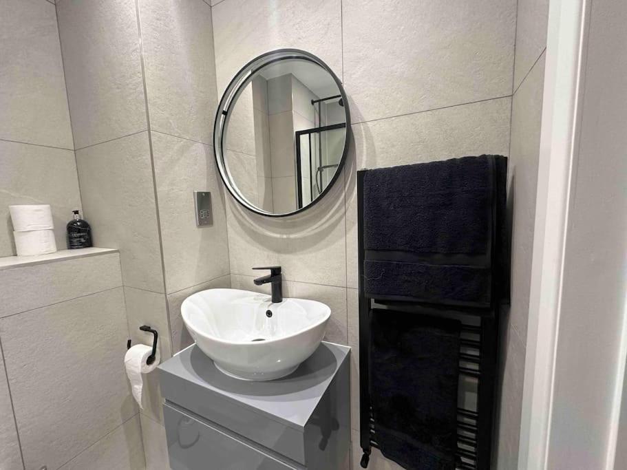 Large 4br With 4en-suite Bath Family House In Canary Wharf