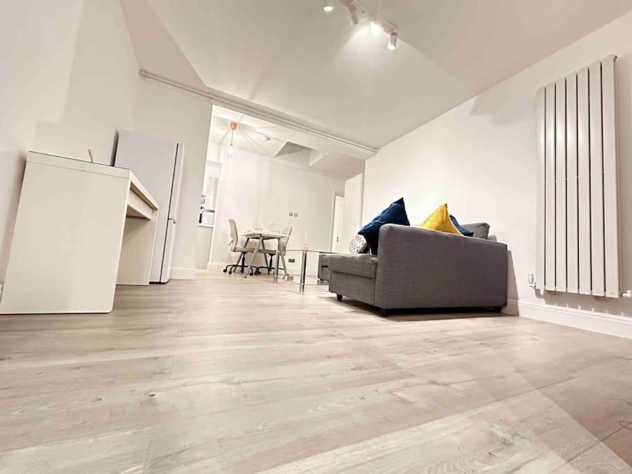Apartment Large 4br With 4en-suite Bath Family House In Canary Wharf