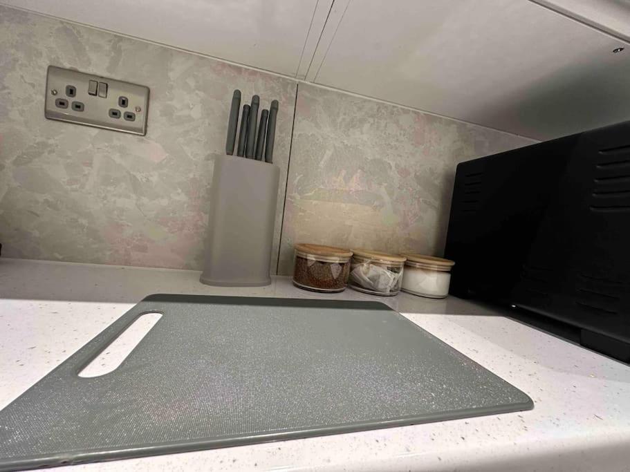 Large 4br With 4en-suite Bath Family House In Canary Wharf London
