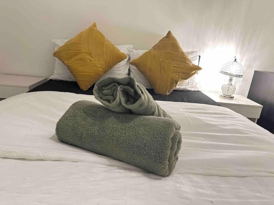 Large 4br With 4en-suite Bath Family House In Canary Wharf Apartment