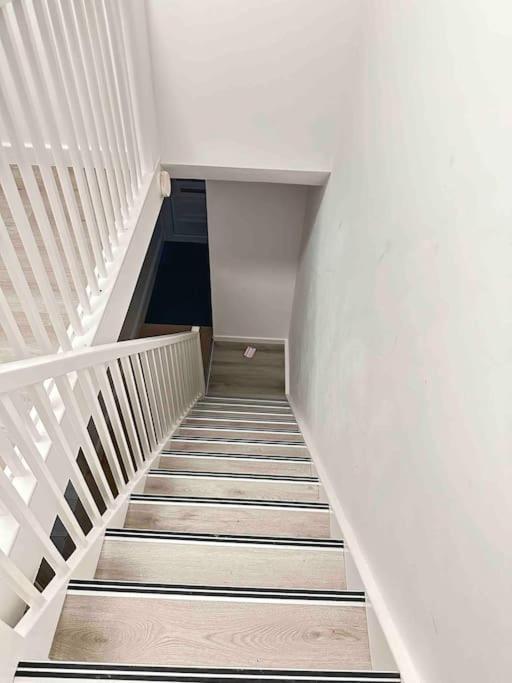 Apartment Large 4br With 4en-suite Bath Family House In Canary Wharf *