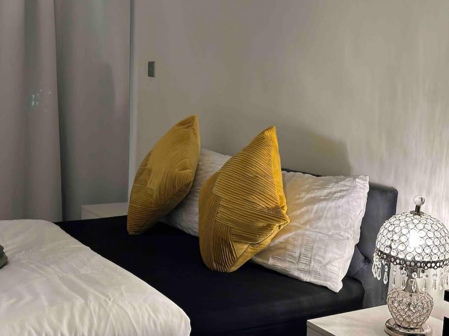 Large 4br With 4en-suite Bath Family House In Canary Wharf *