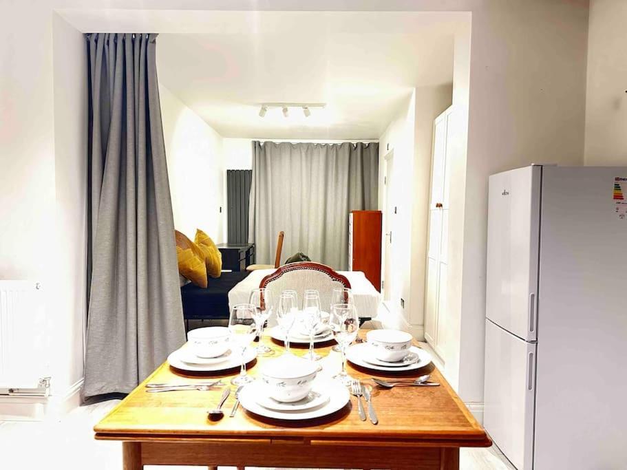Large 4br With 4en-suite Bath Family House In Canary Wharf Apartment