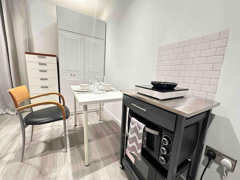 Large 4br With 4en-suite Bath Family House In Canary Wharf