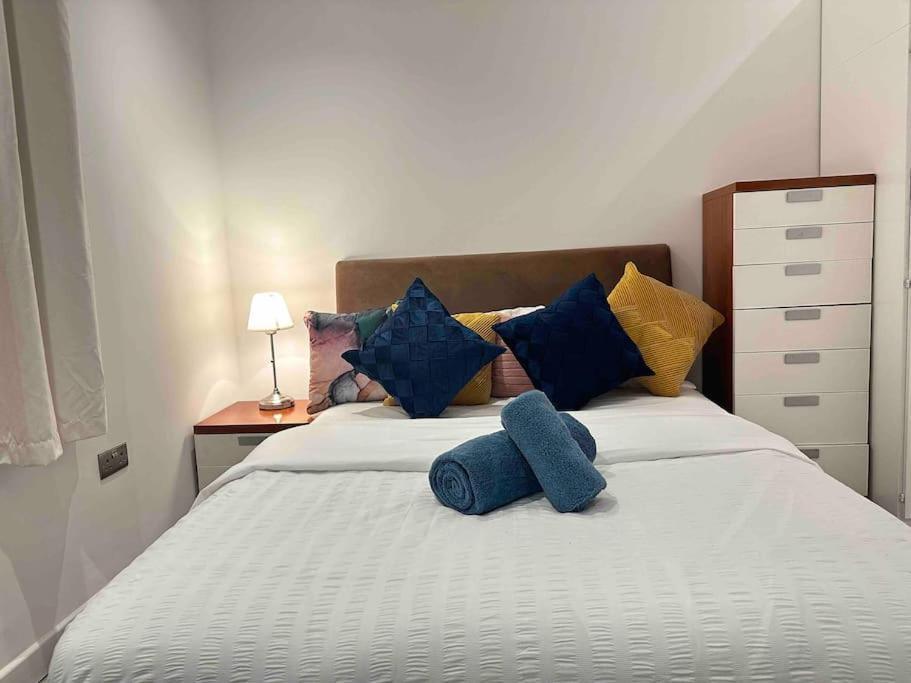 Large 4br With 4en-suite Bath Family House In Canary Wharf London